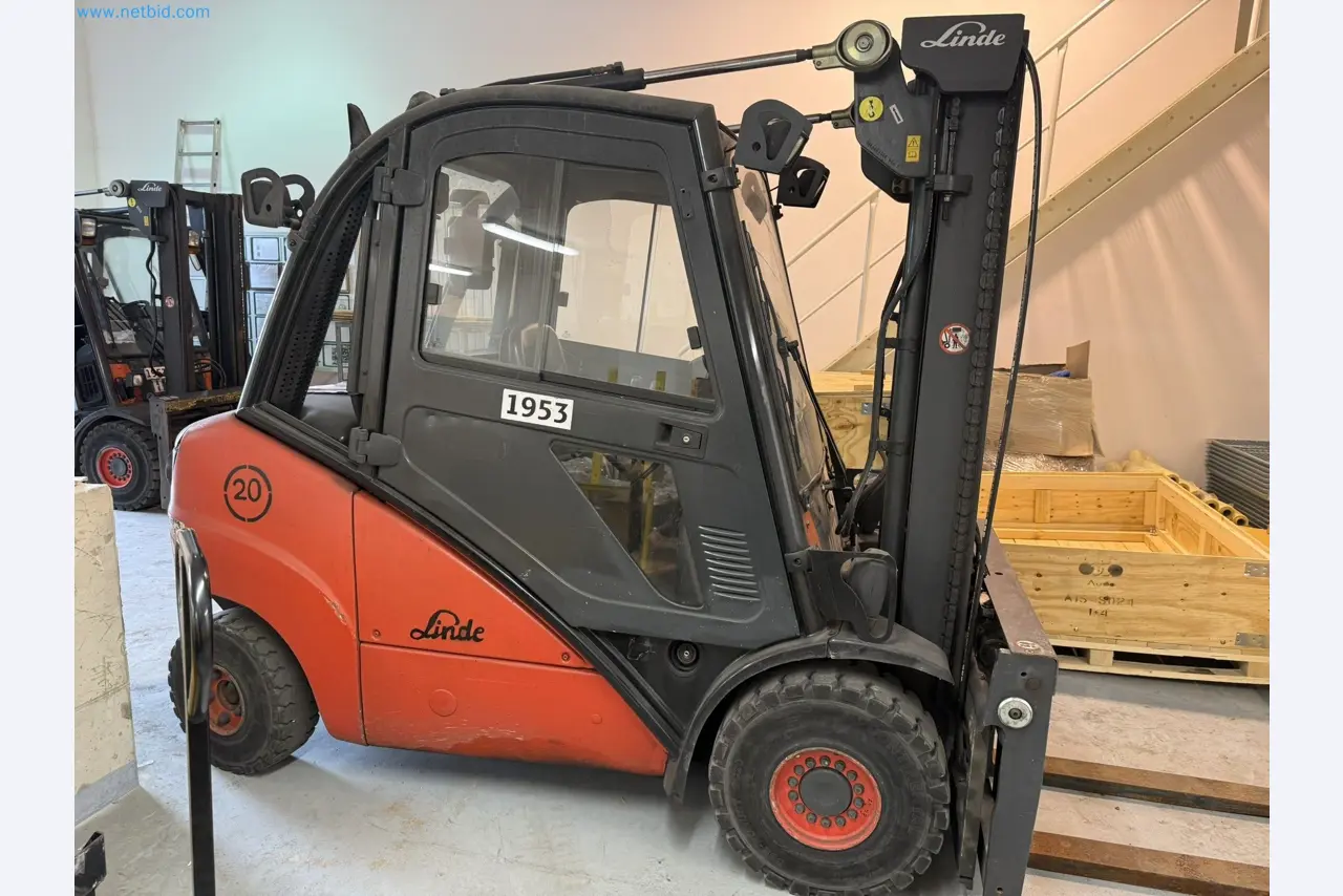 Industrial robots, forklift trucks and welding equipment becoming available-1