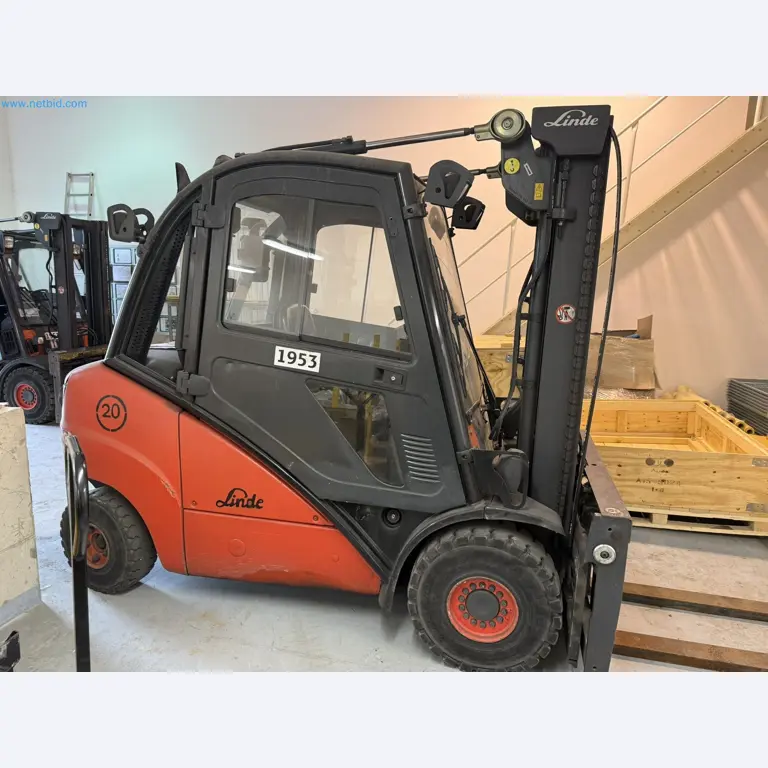 Industrial robots, forklift trucks and welding equipment becoming available-1