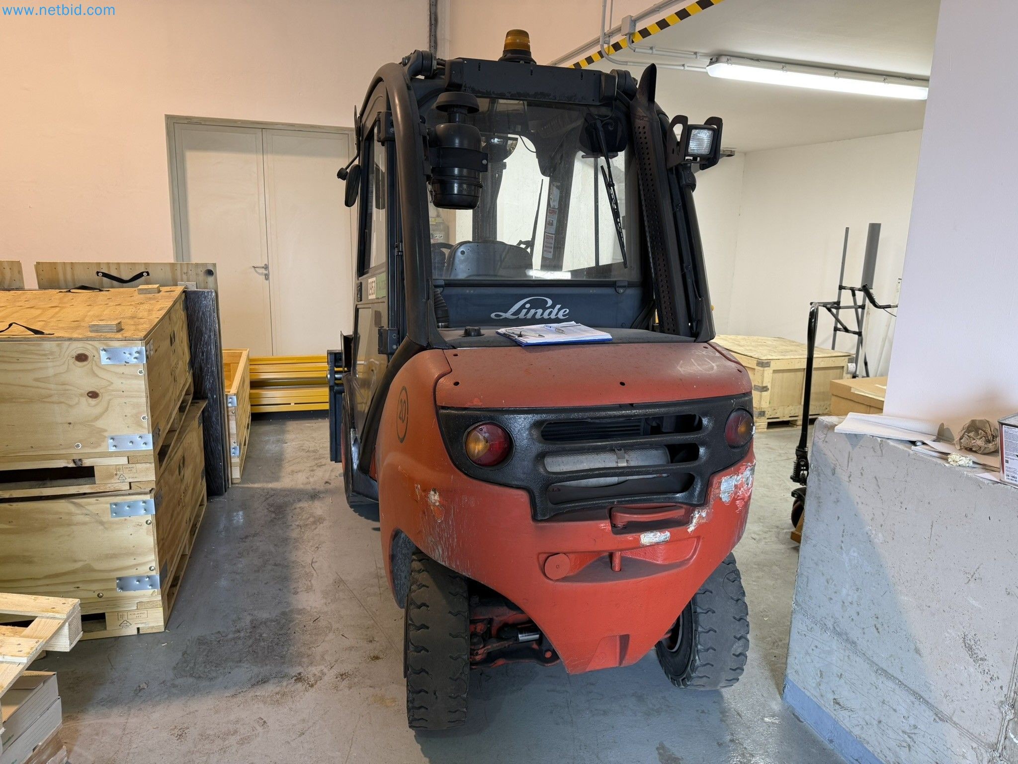  Industrial robots, forklift trucks and welding equipment becoming available-2