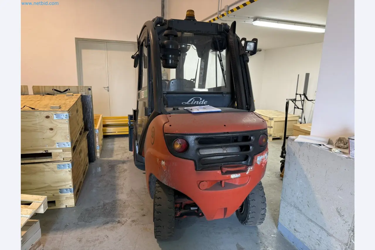 Industrial robots, forklift trucks and welding equipment becoming available-2