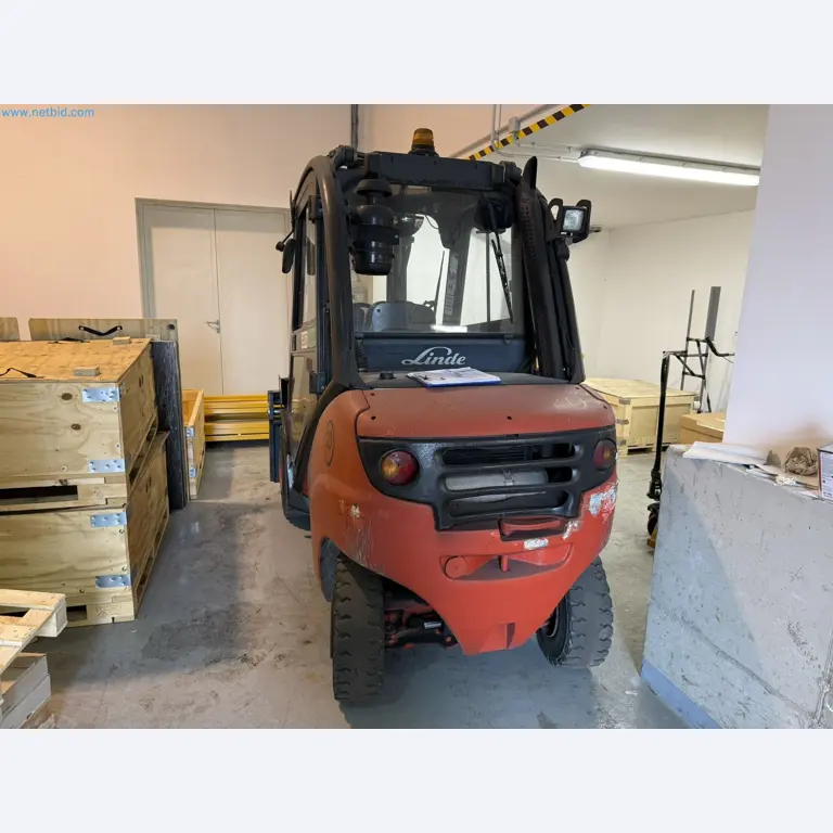 Industrial robots, forklift trucks and welding equipment becoming available-2