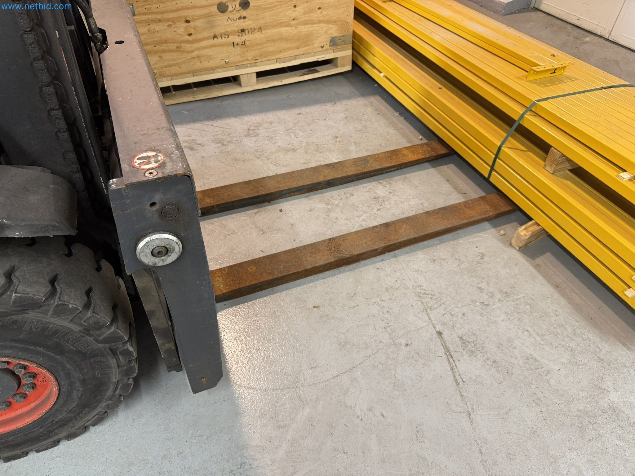  Industrial robots, forklift trucks and welding equipment becoming available-3