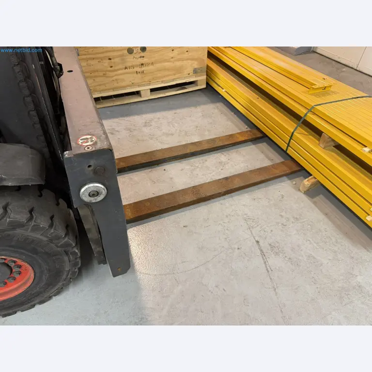 Industrial robots, forklift trucks and welding equipment becoming available-3