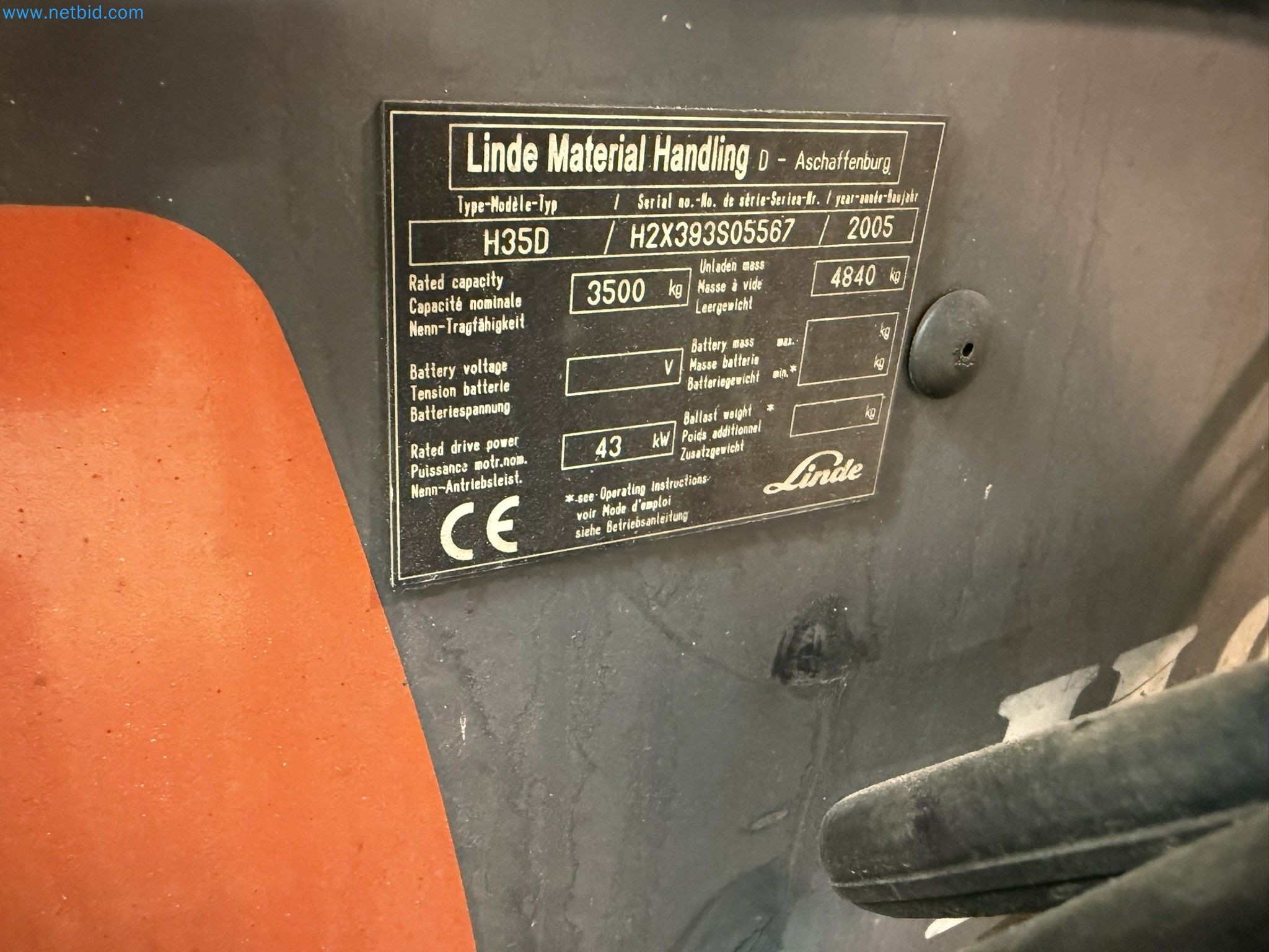  Industrial robots, forklift trucks and welding equipment becoming available-4