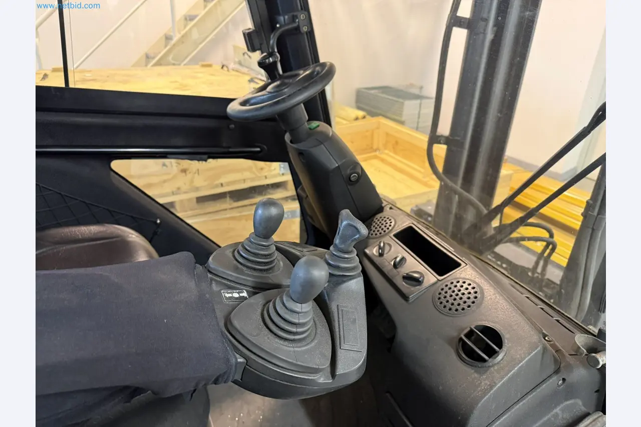 Industrial robots, forklift trucks and welding equipment becoming available-5