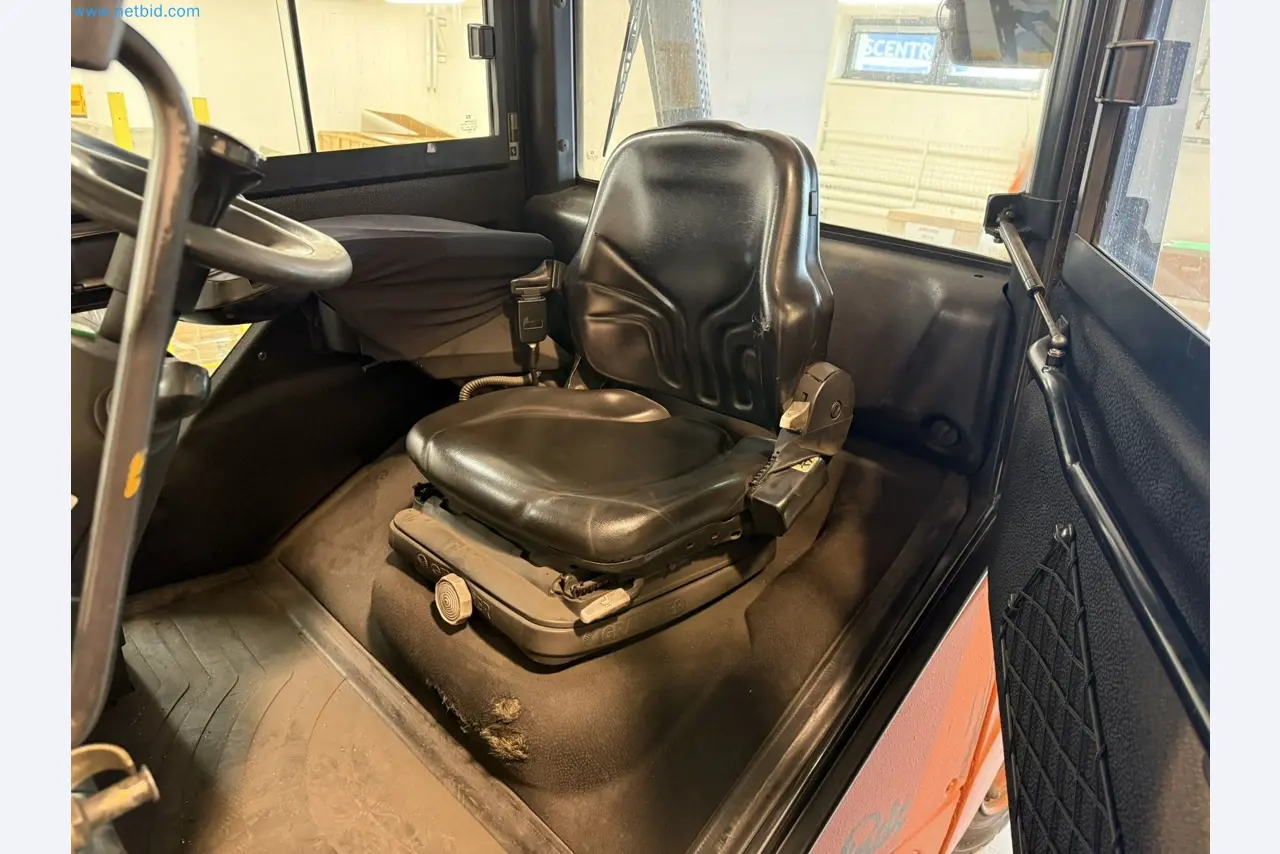 Industrial robots, forklift trucks and welding equipment becoming available-6