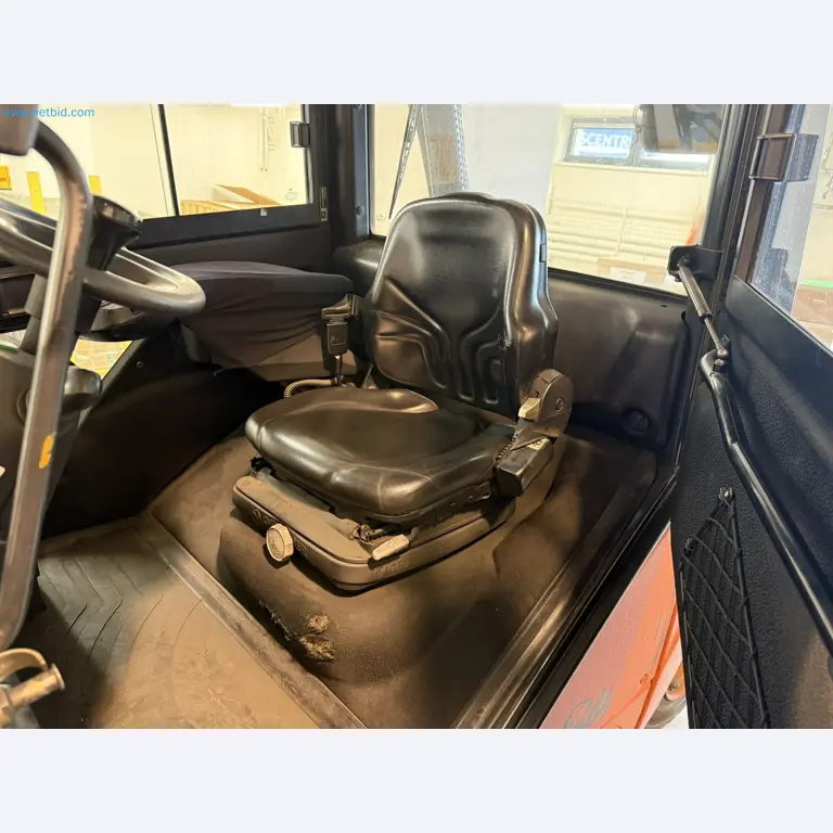 Industrial robots, forklift trucks and welding equipment becoming available-6