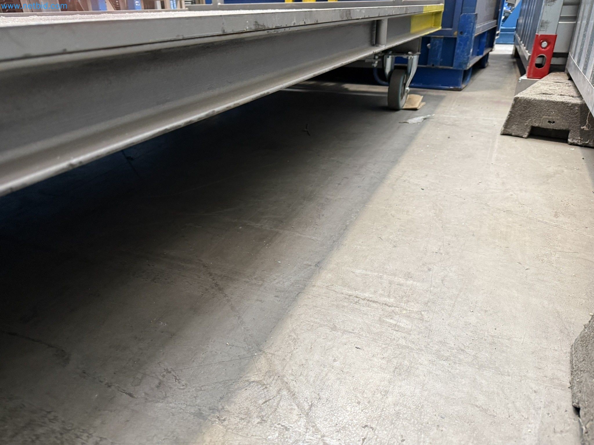  Industrial robots, forklift trucks and welding equipment becoming available-2