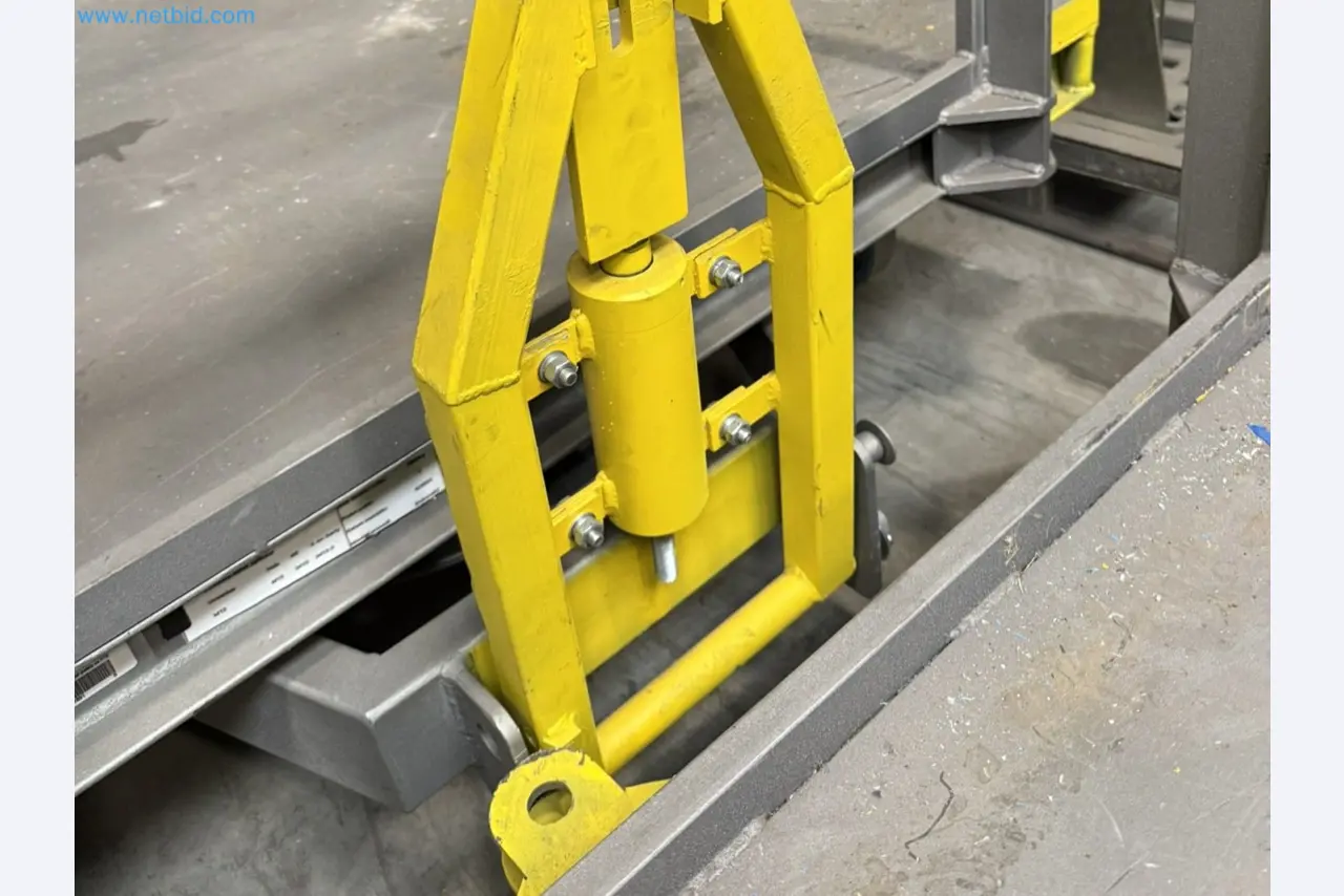 Industrial robots, forklift trucks and welding equipment becoming available-3