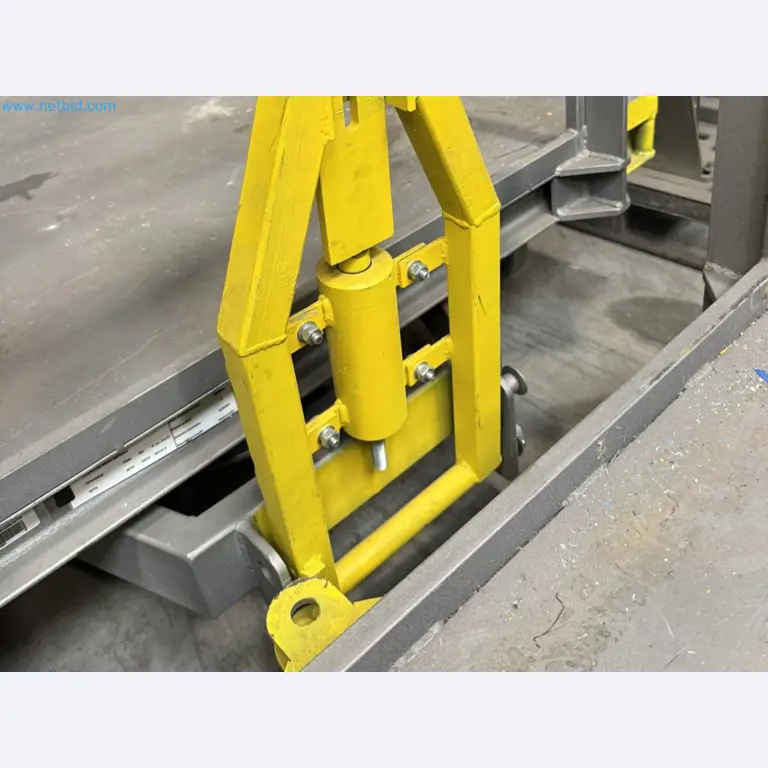 Industrial robots, forklift trucks and welding equipment becoming available-3