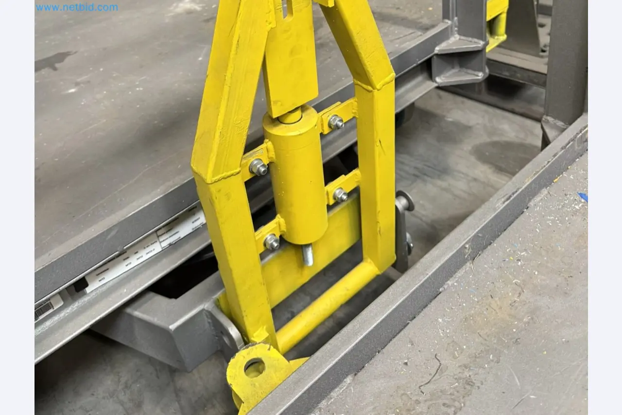 Industrial robots, forklift trucks and welding equipment becoming available-4