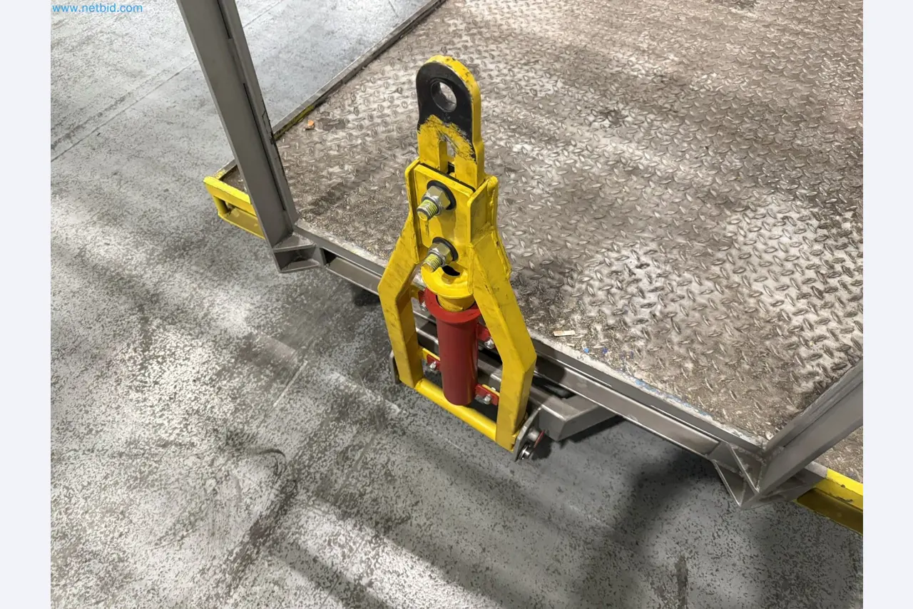 Industrial robots, forklift trucks and welding equipment becoming available-2