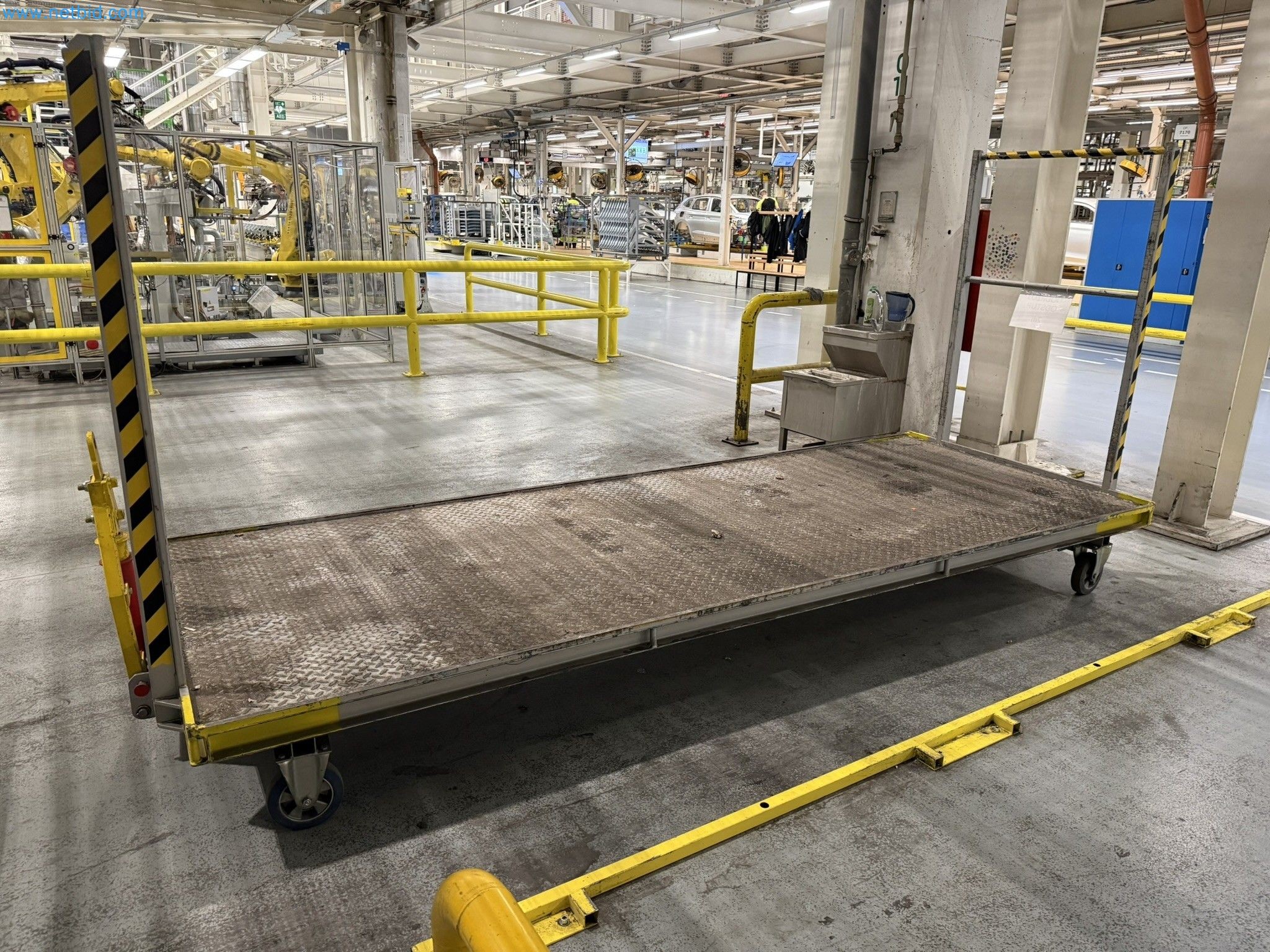  Industrial robots, forklift trucks and welding equipment becoming available-1