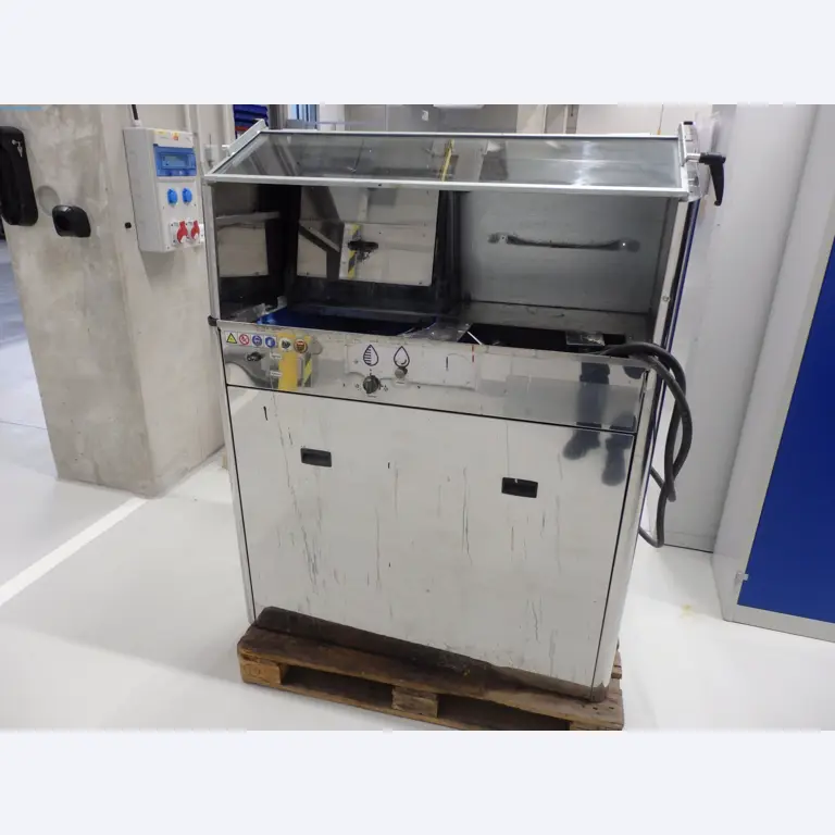 Industrial robots, forklift trucks and welding equipment becoming available-1