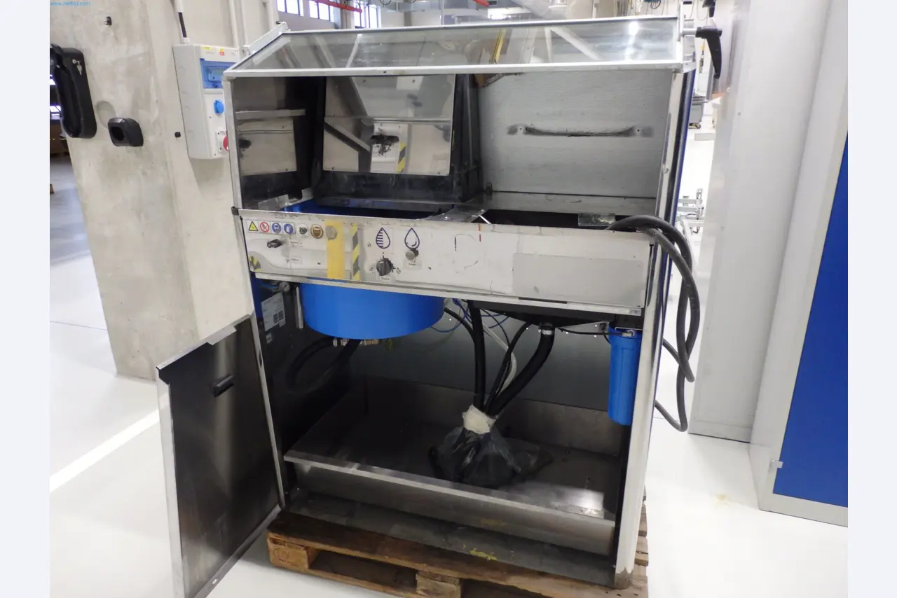 Industrial robots, forklift trucks and welding equipment becoming available-2