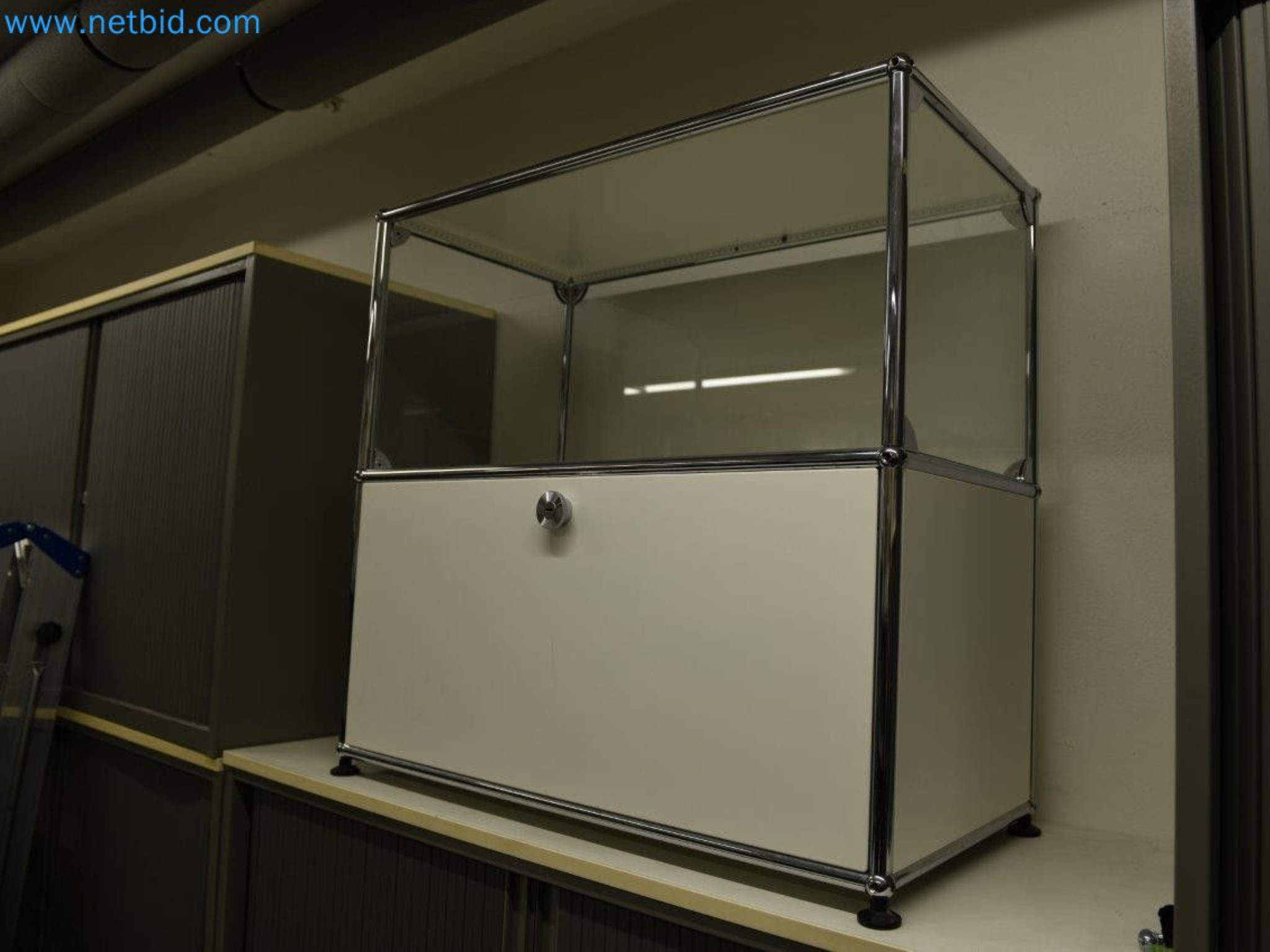  Industrial robots, forklift trucks and welding equipment becoming available-1