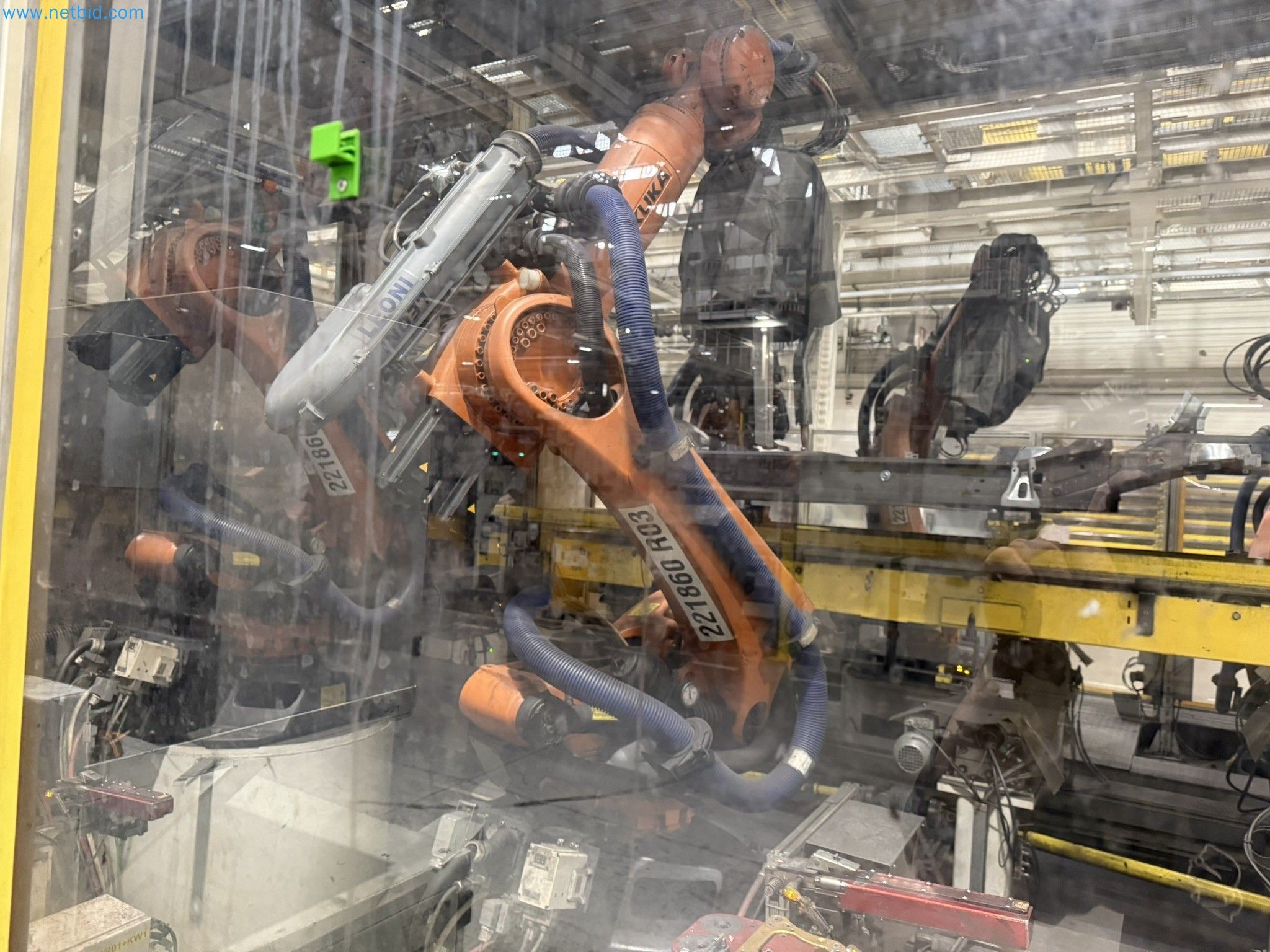  Industrial robots, forklift trucks and welding equipment becoming available-2