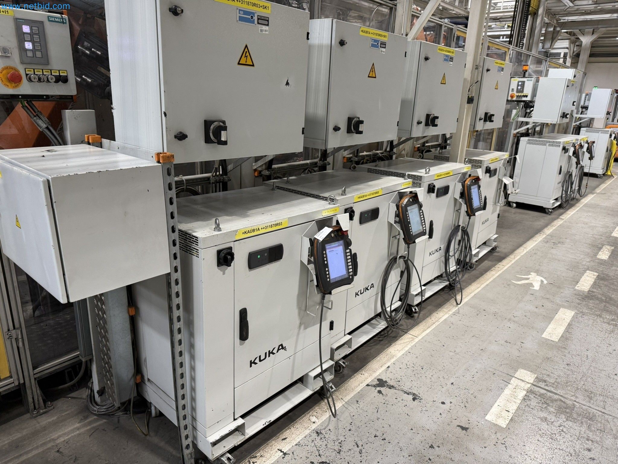  Industrial robots, forklift trucks and welding equipment becoming available-4