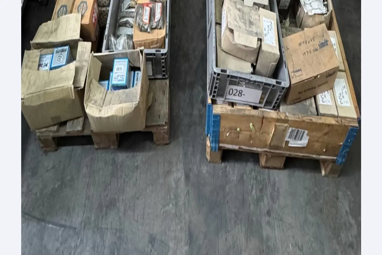 div. matériel d'assemblage d'un stock-2