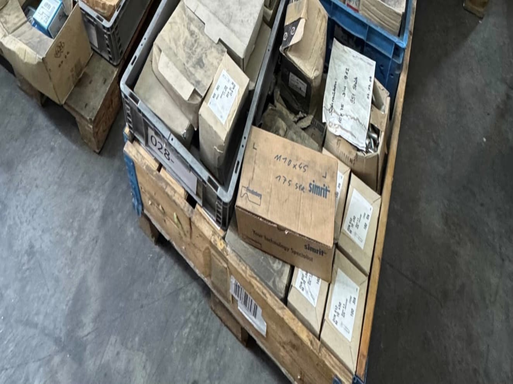 div. matériel d'assemblage d'un stock-4