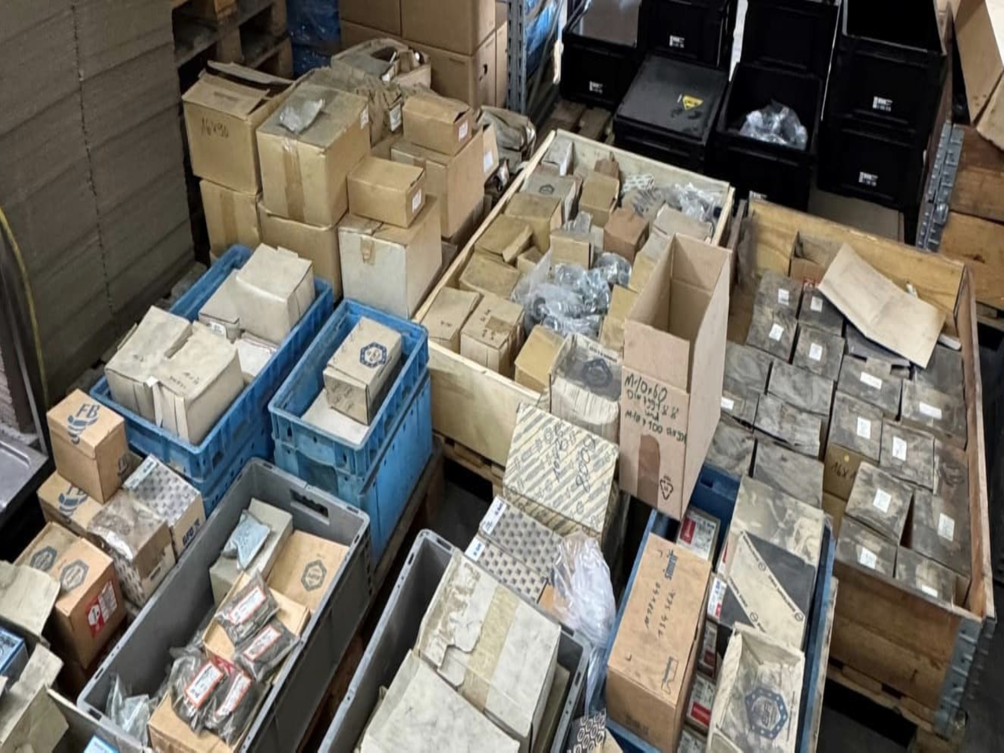 div. matériel d'assemblage d'un stock-3