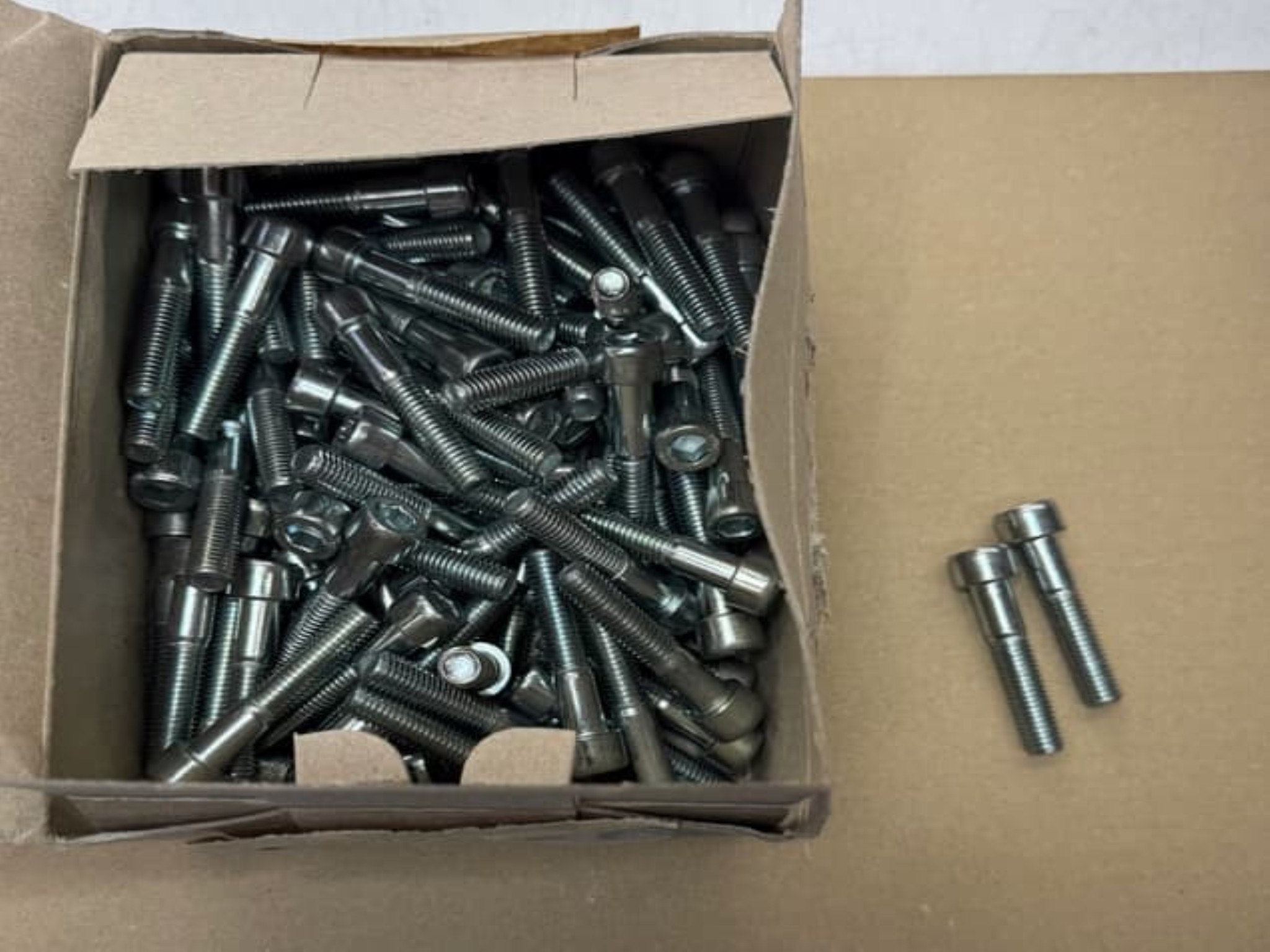 div. matériel d'assemblage d'un stock-2