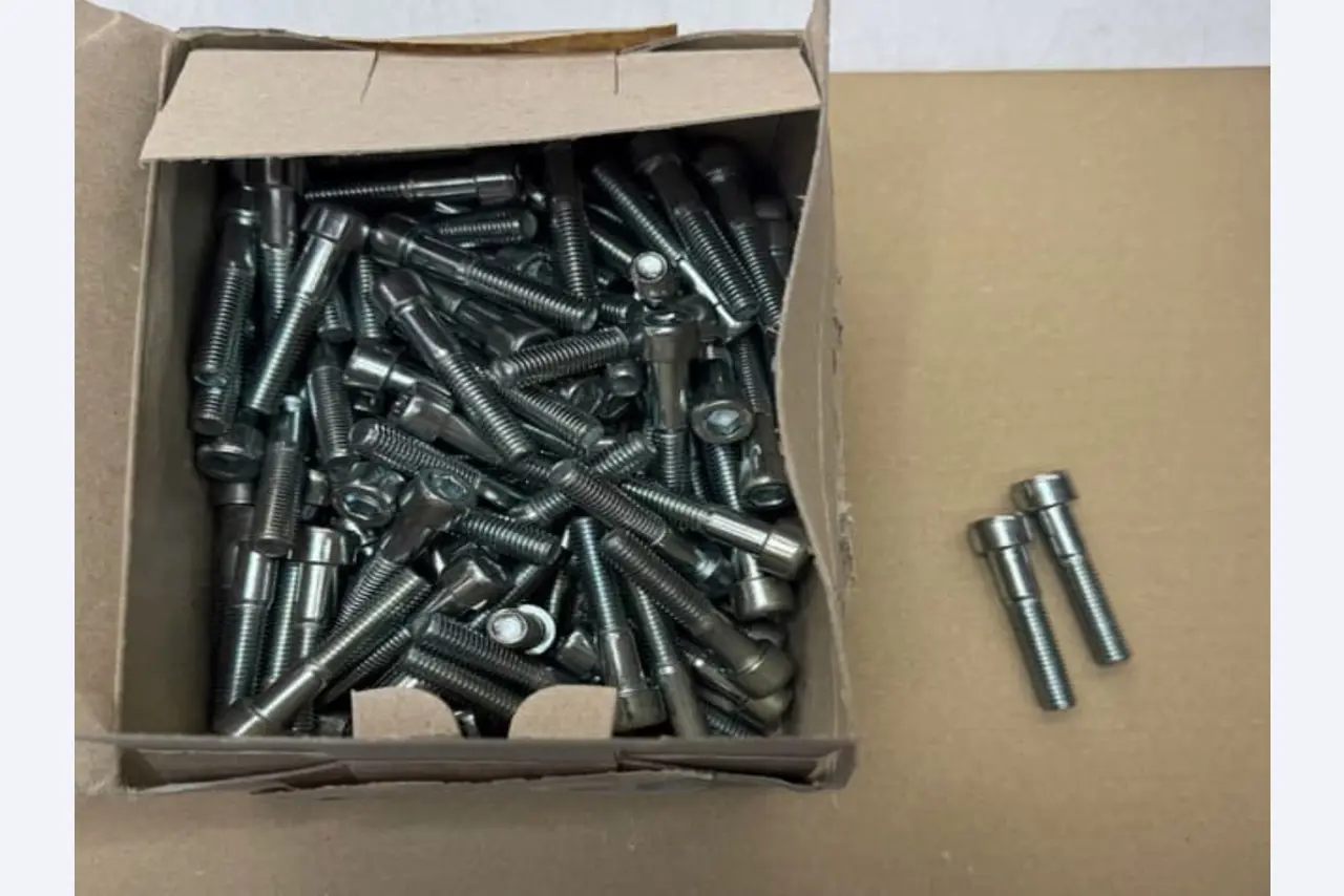 div. matériel d'assemblage d'un stock-2