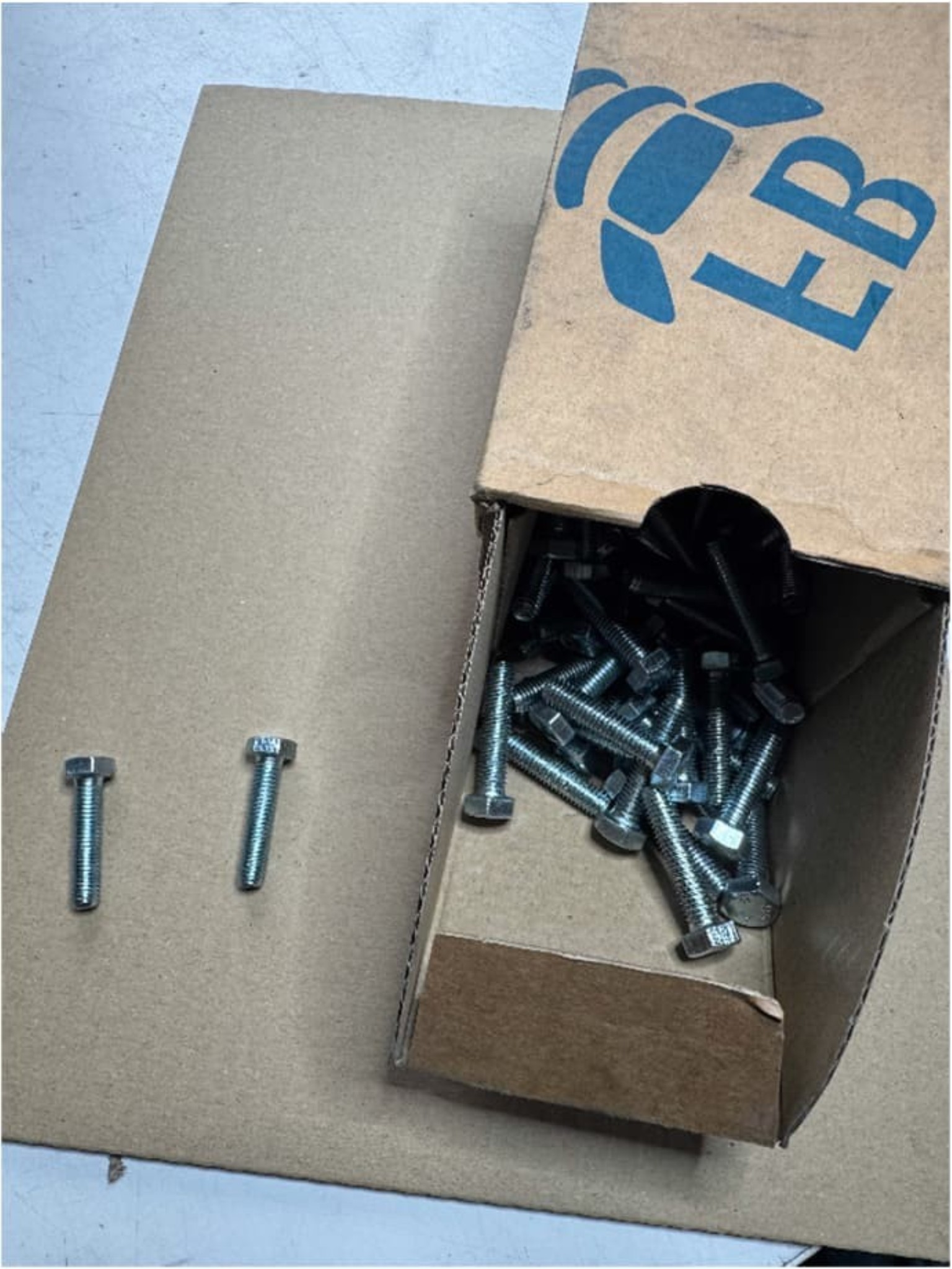 div. matériel d'assemblage d'un stock-2