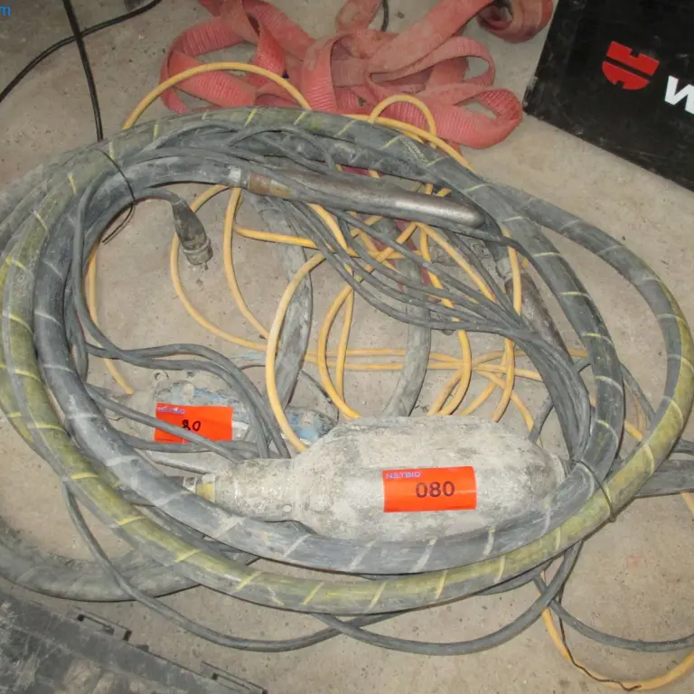2 Concrete vibrating bottles