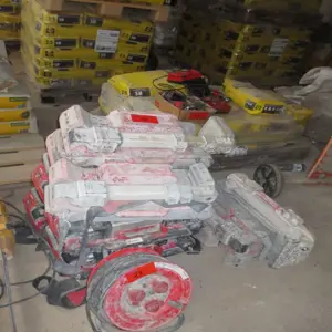 9 Akku-Baustellenstrahler Milwaukee