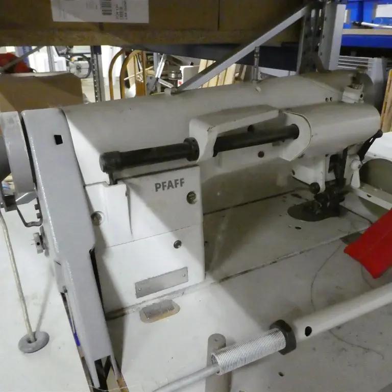 Industrial sewing machine Pfaff 437