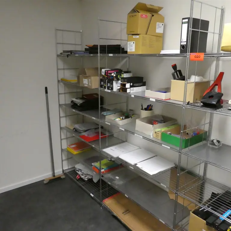 Metal shelving unit