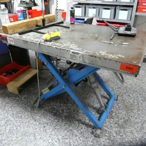 electro-hydraulic lift table