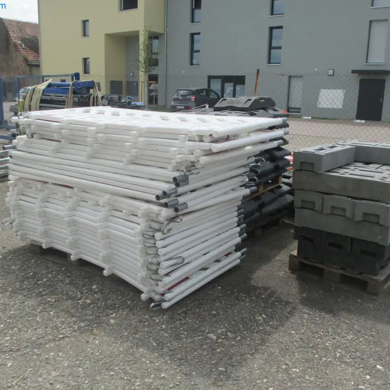 53 Plastic Construction Barriers
