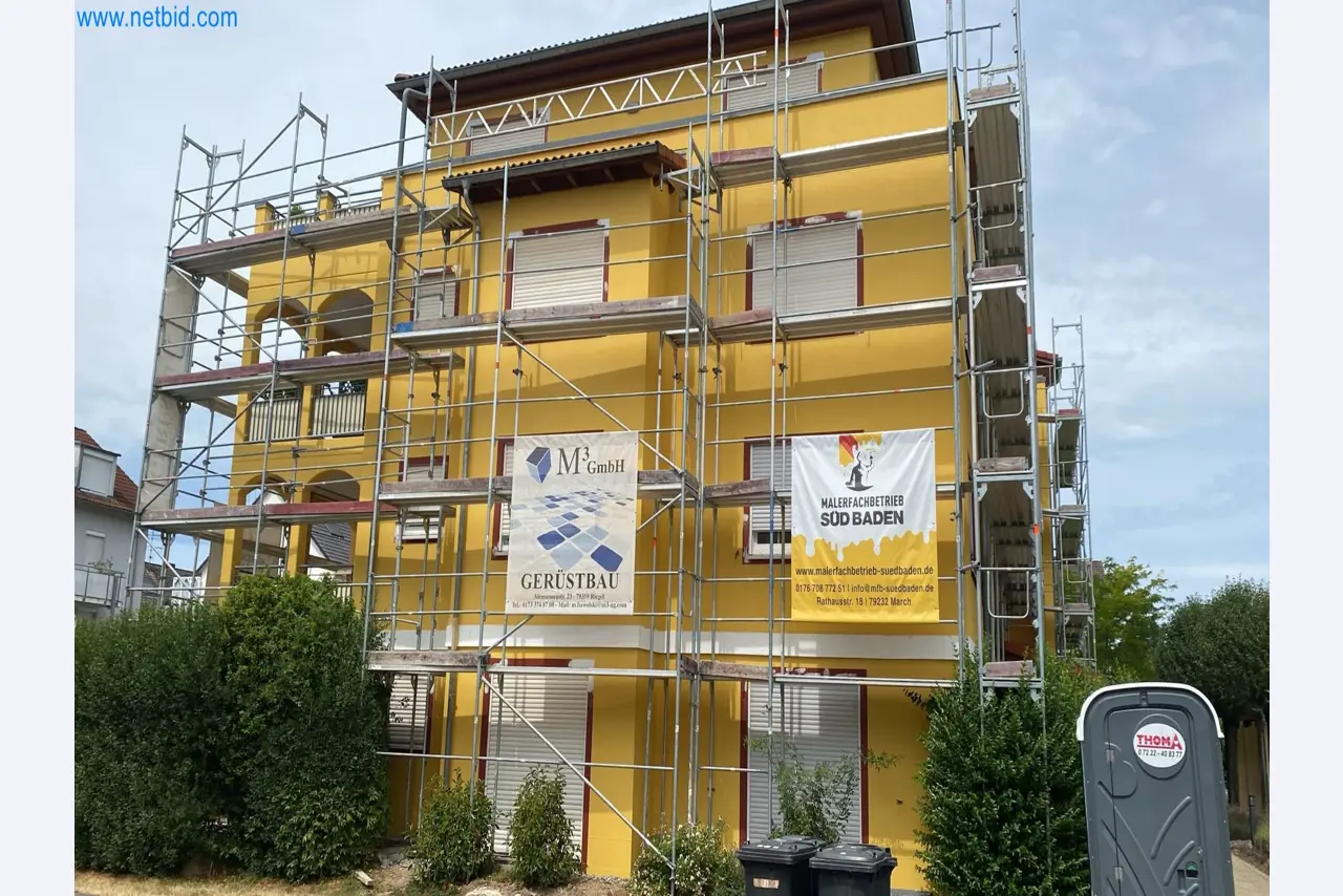 Elementi gradbenih odrov (deloma s gradbišča), stroji in vozila gradbenega podjetja-3