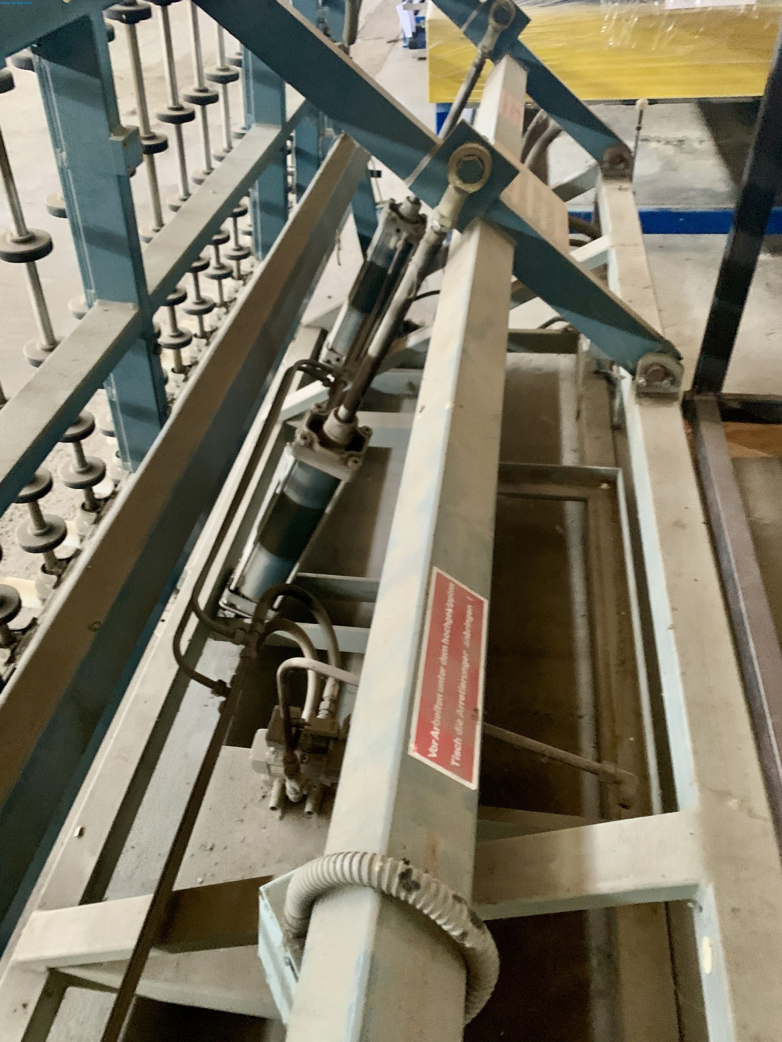 Sale of a complete warehouse of machinery for the glass industry in Spain-5