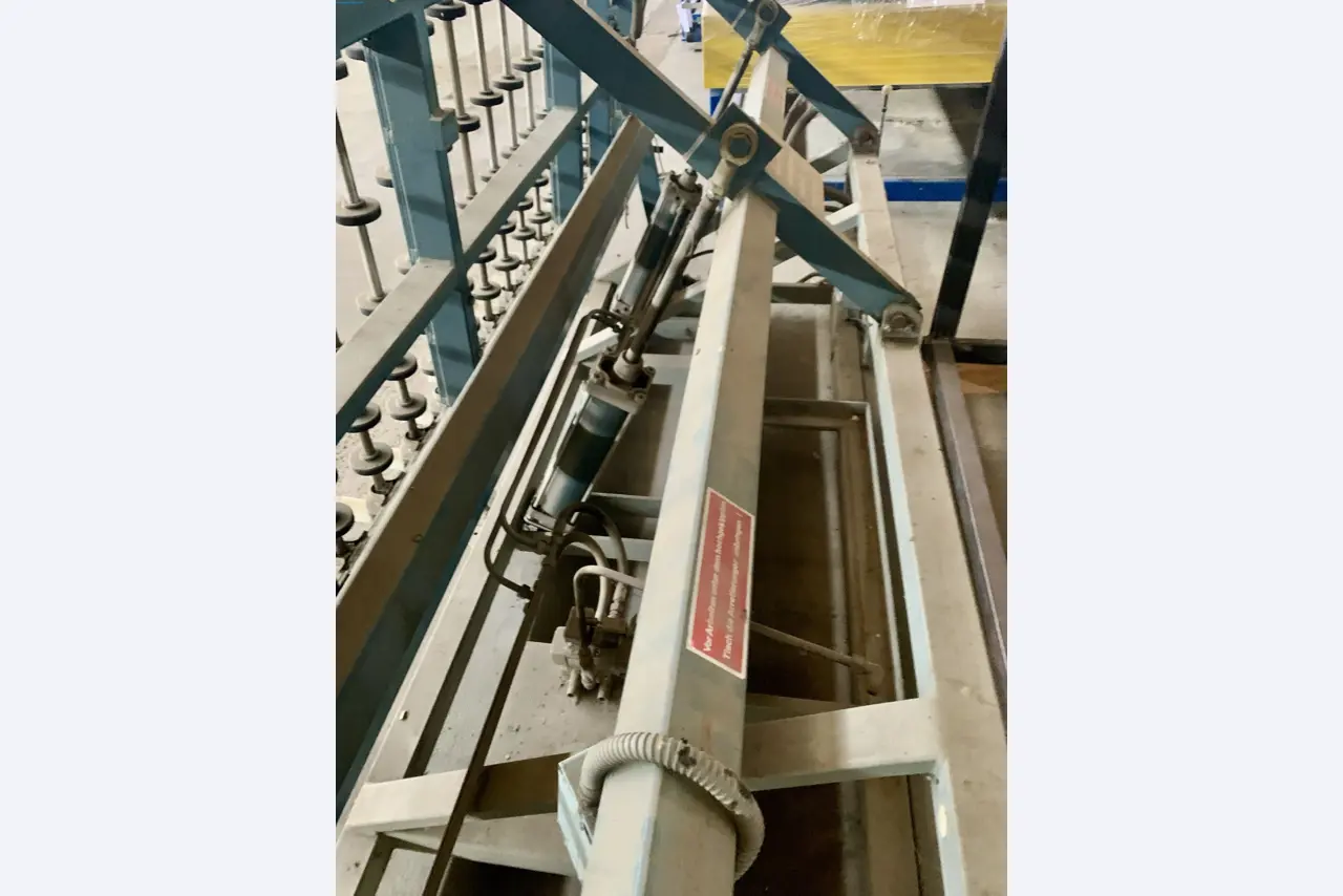 Sale of a complete warehouse of machinery for the glass industry in Spain-5