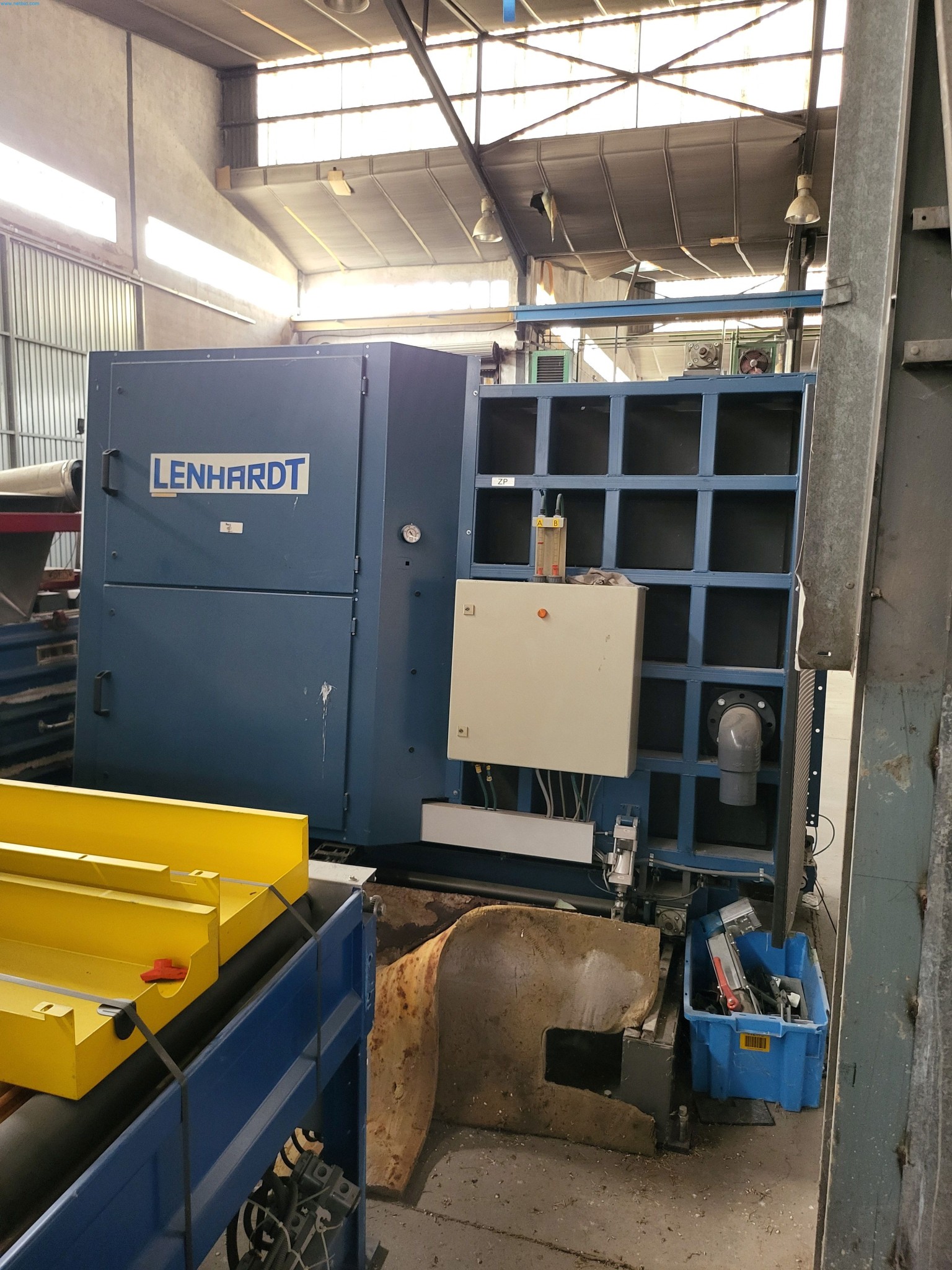 Sale of a complete warehouse of machinery for the glass industry in Spain-4