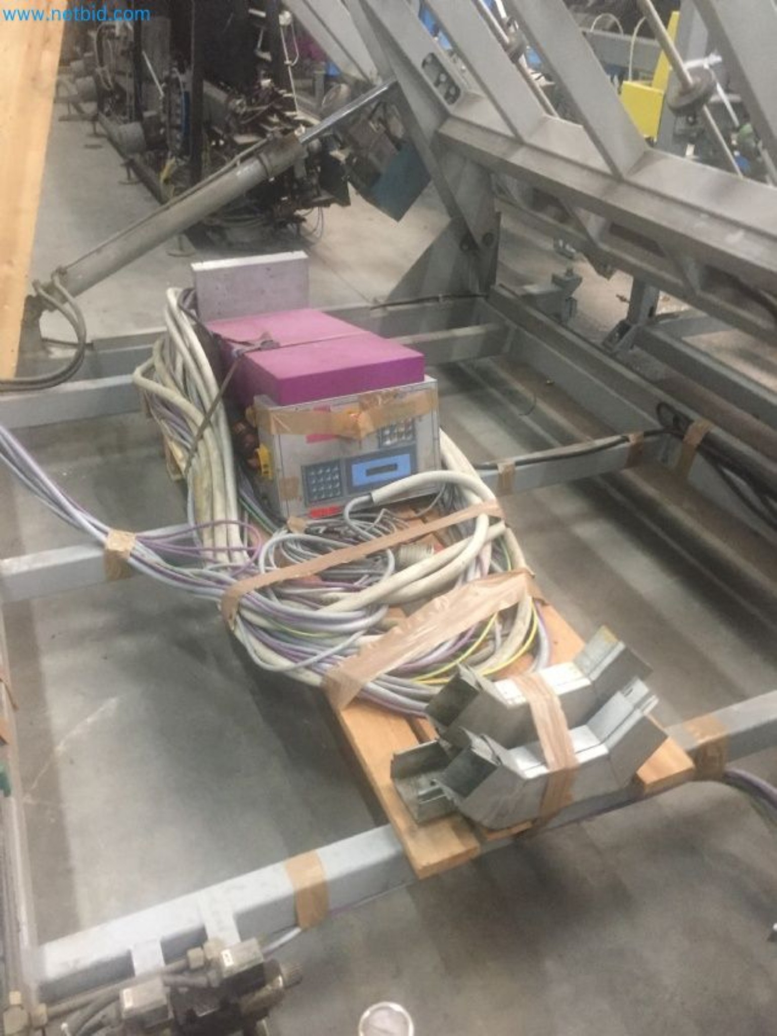 Sale of a complete warehouse of machinery for the glass industry in Spain-5