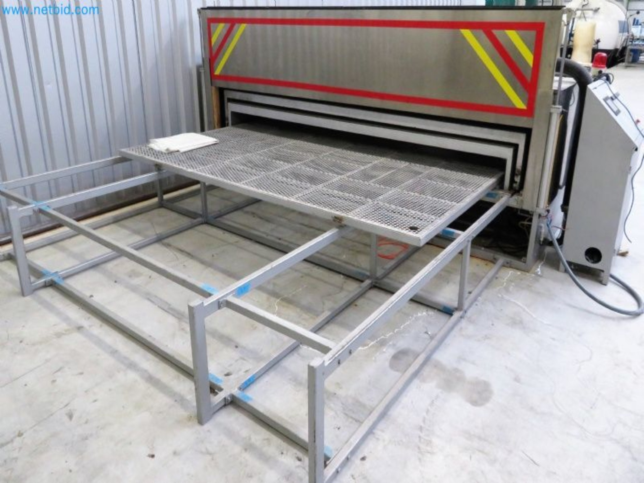 Sale of a complete warehouse of machinery for the glass industry in Spain-1