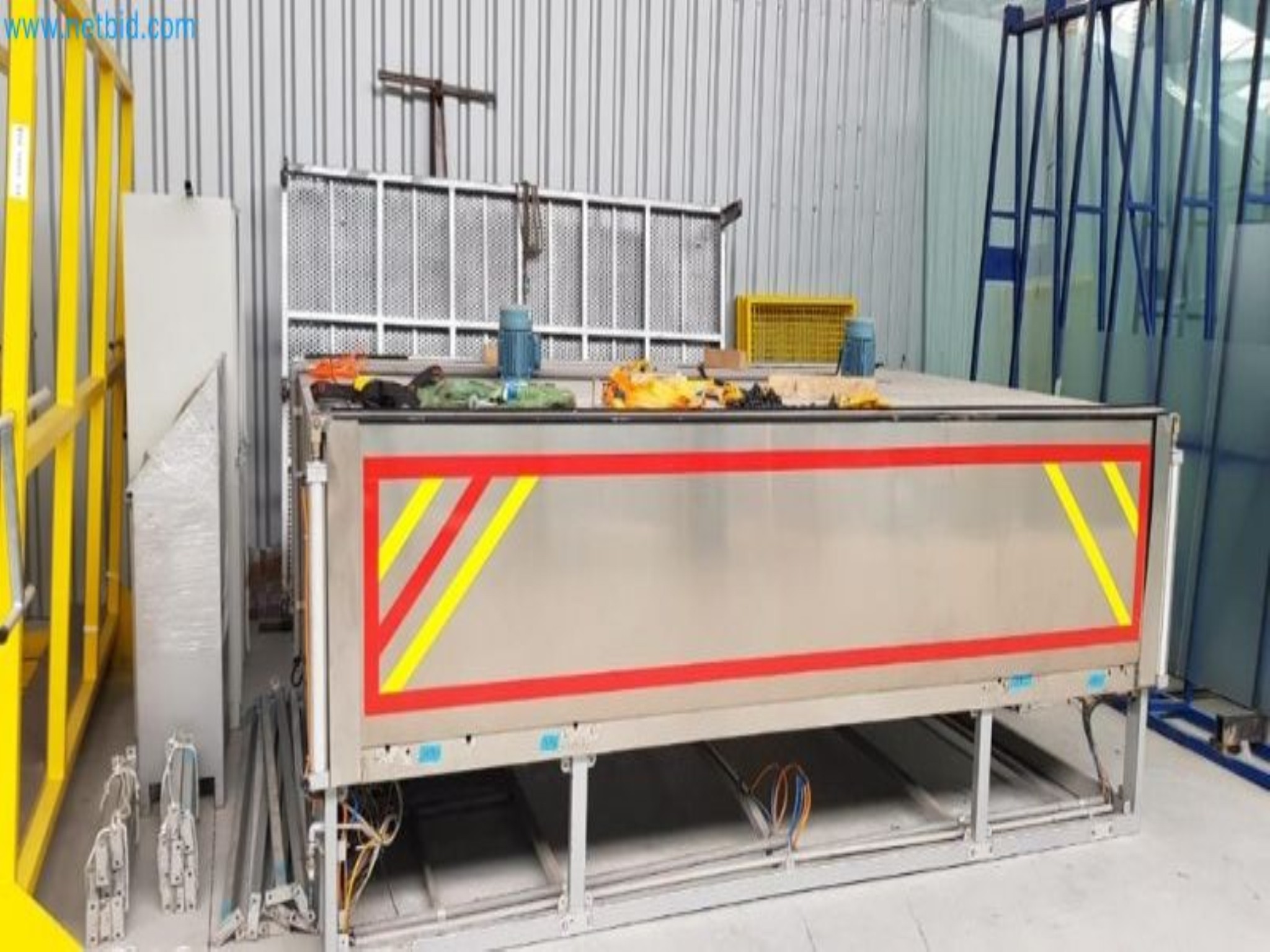 Sale of a complete warehouse of machinery for the glass industry in Spain-5