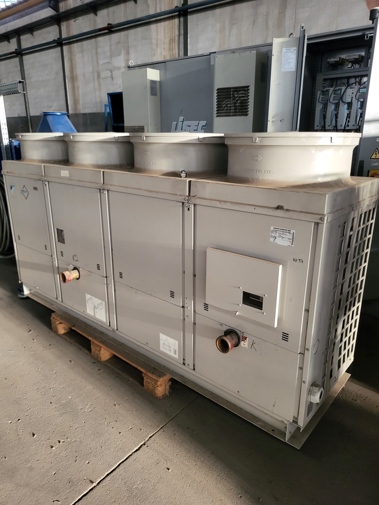 Sale of a complete warehouse of machinery for the glass industry in Spain-1