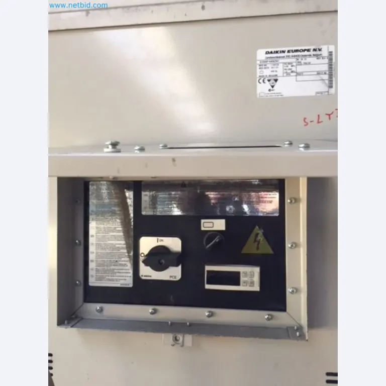 Sale of a complete warehouse of machinery for the glass industry in Spain-4