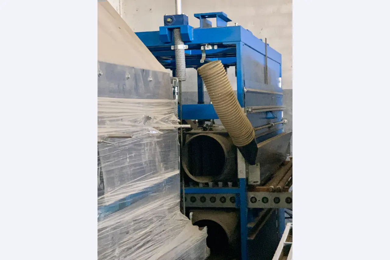 Sale of a complete warehouse of machinery for the glass industry in Spain-12