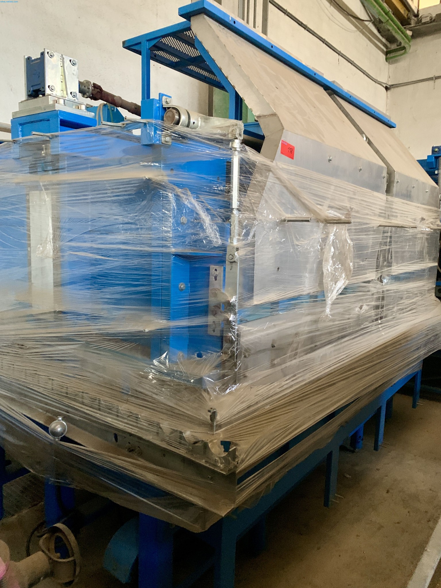 Sale of a complete warehouse of machinery for the glass industry in Spain-13