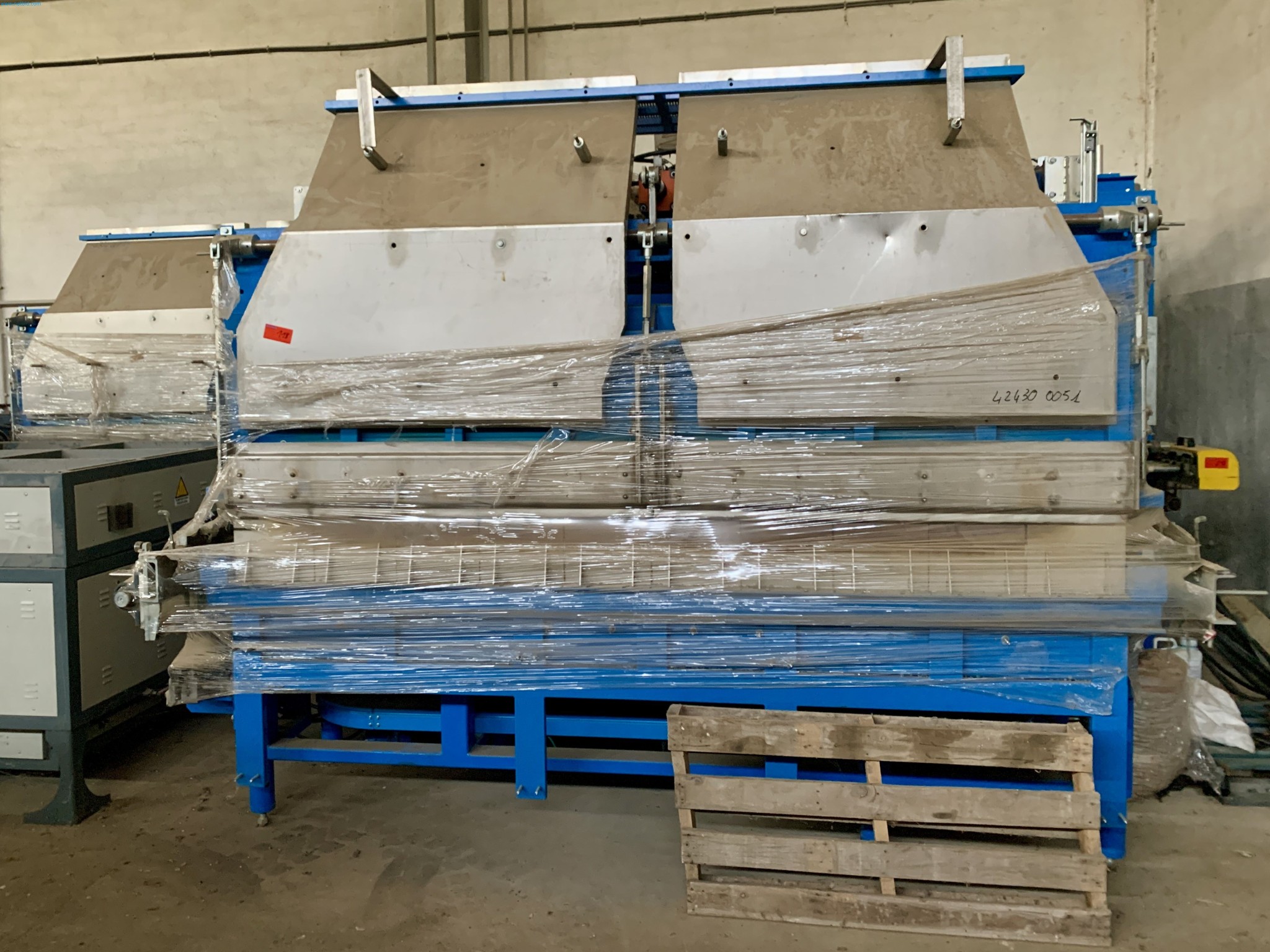 Sale of a complete warehouse of machinery for the glass industry in Spain-20