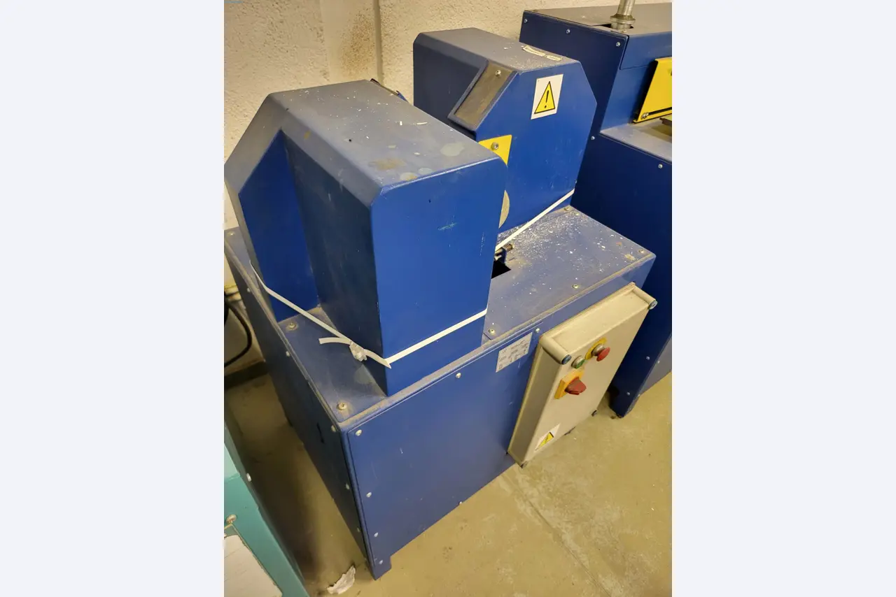 Sale of a complete warehouse of machinery for the glass industry in Spain-2