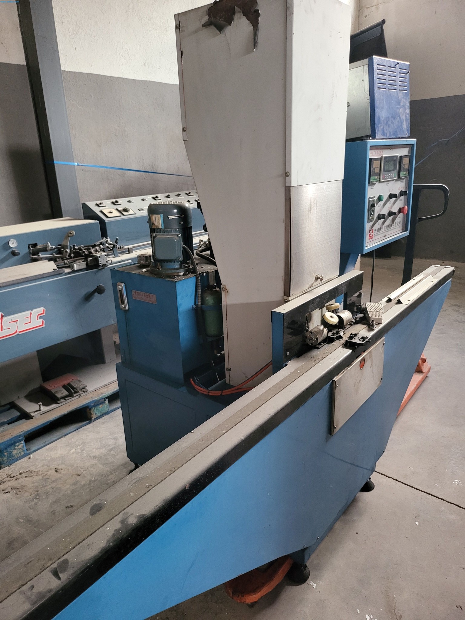 Sale of a complete warehouse of machinery for the glass industry in Spain-3