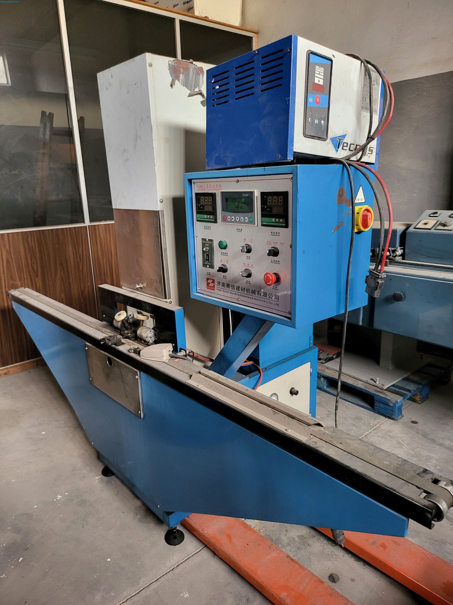 Sale of a complete warehouse of machinery for the glass industry in Spain-4