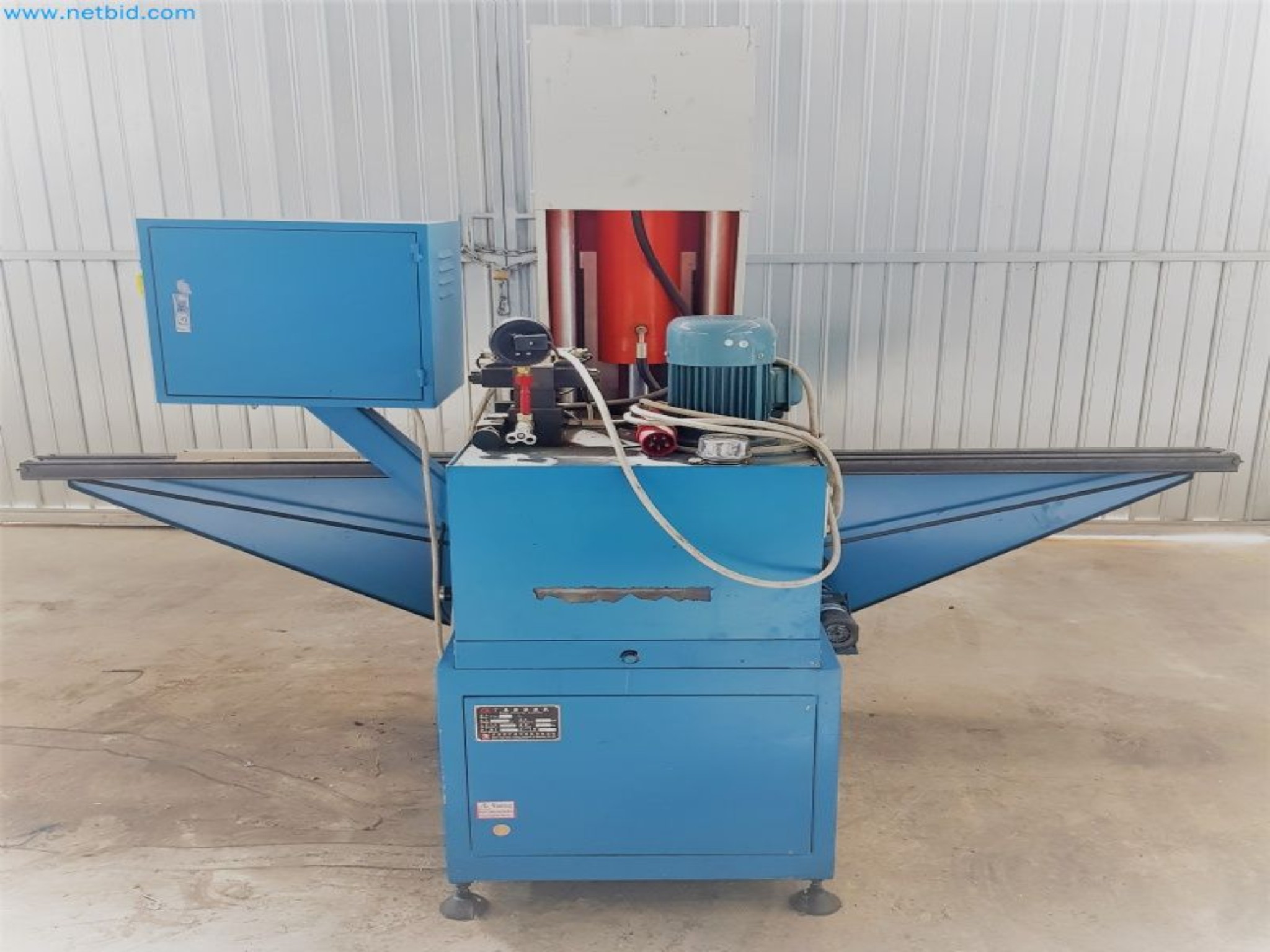 Sale of a complete warehouse of machinery for the glass industry in Spain-7